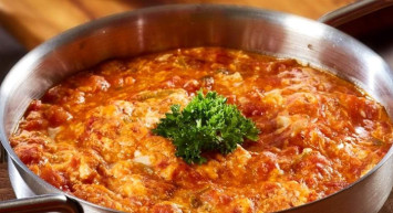 Menemen en güzel soğanlı mı olur, soğansız mı olur?