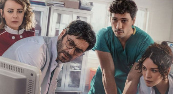 Merakla beklenen Kasaba Doktoru dizisinin galasına ilgi büyük oldu