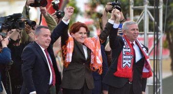 Meral Akşener ve Mansur Yavaş beklenen ilgiyi görmedi: Konya’daki miting alanı boş kaldı