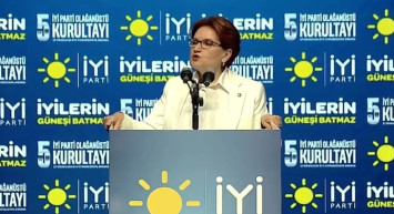 Meral Akşener'den duygusal veda: İYİ Parti'de yeni genel başkan arayışı başlıyor!