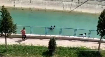 Mersin'de suya düşen çocuğu yoldan geçen vatandaş kurtardı: O anlar kameralara yansıdı