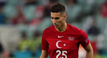 Mert Müldür’ün yeni takımı kim olacak? Galatasaray Mert Müldür’ü mü istiyor? Galatasaray’a Mert Müldür transferinde dev rakipler çıktı