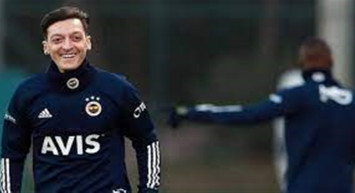 Mesut Özil Fenerbahçe Trabzon derbisinde oynayacak mı? Mesut Özil için FB - TS derbi kararı