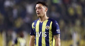 Mesut Özil Fenerbahçe’den ayrıldı mı? Fenerbahçe Mesut Özil ile yollarını ayırdı. Fenerbahçe yıldız futbolcuyla yaşanan ayrılığı resmen açıkladı