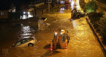Meteoroloji turuncu kodla uyarmıştı: Hatay’da sağanak yağış etkili oldu