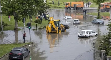 Meteoroloji uyardı: İstanbul, Ankara ve İzmir sel ve su baskınlarına karşı dikkatli olun!