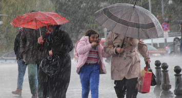 Meteoroloji’den o illere art arda uyarılar: Kuvvetli yağış ve fırtına kapıda! 22 Kasım Salı hava durumu