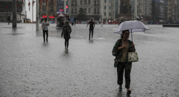 Meteorolojiden ülke genelinde sağanak yağış uyarısı! Olası sel felaketlerine karşı dikkat edilmeli
