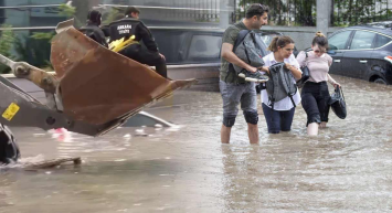 Meteorolojiden UYARI ÜSTÜNE UYARI: FIRTINALAR KOPACAK! O Şehir fırtına altında kalacak