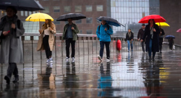 Meteoroloji’den uyarılar üst üste geldi: Gök gürültülü sağanak ve toz taşınımı geliyor