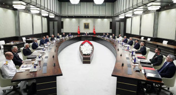 MGK toplantısında duygusal anlar: Dayanamayıp Cumhurbaşkanı Erdoğan’a sarıldı