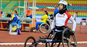 Milli Atlet Zübeyde Süpürgeci Altın Madalya Kazandı