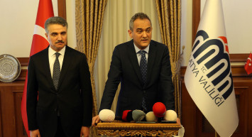 Milli Eğitim Bakanı Mahmut Özer yüz yüze eğitimle ilgili açıklamalarda bulundu