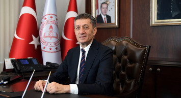 Milli Eğitim Bakanı Ziya Selçuk, Bu Yıl Emekli Olacak 400 Bin Kişiye Mektup Gönderdi!