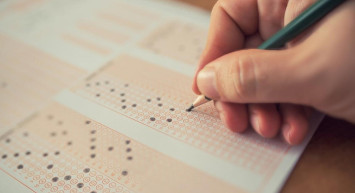 Milli Eğitim Bakanlığı'nın düzenlediği LGS sınavı, 1 milyondan fazla heyecanlı öğrencinin katılımıyla gerçekleşti!