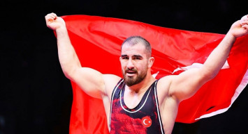 Milli güreşçilerimiz Taha Akgül ve Feyzullah Aktürk'ten büyük başarı geldi!