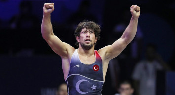 Milli güreşçilerimizden çifte derece! Selçuk Can altın, Murat Fırat ise gümüş madalyanın sahibi oldu