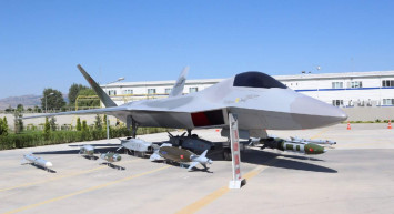 Milli Muharip Uçak’ın heyecanlandıran görüntüleri: Yerli uçak pist başında