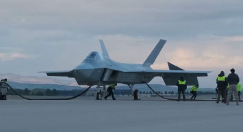 Milli Muharip Uçak’ın ilk görüntüleri paylaşıldı: Yerli gurur pistlerde poz verdi