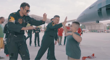 Milli Savunma Bakanlığı'nın sosyal medyadan paylaştığı video çok konuşuldu! Küçük Can'ın SOLOTÜRK hayali gerçek oldu