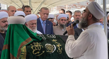 Milyonlar Mahmut Ustaosmanoğlu'nu son yolculuğuna uğurladı! Başkan Erdoğan'dan duygusal sözler!