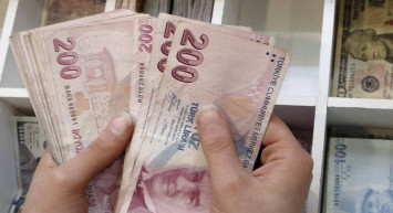 Milyonlarca emekliyi sevindiren haber: Çalışan emeklilere 5 bin lira ikramiye yasalaştı