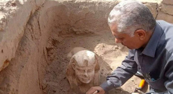 Mısır’da gülümseyen sfenks keşfedildi: Kime ait olduğu belli oldu