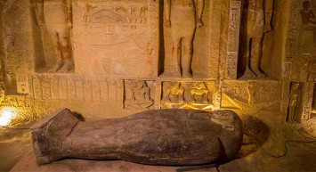 Mısır'da sütunun altına gizlenmiş bir mumya keşfedildi: 4 bin 300 yıllık