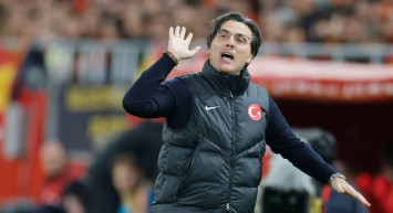 Montella: "Bu galibiyet bin zafere bedel, başımız dik döneceğiz"