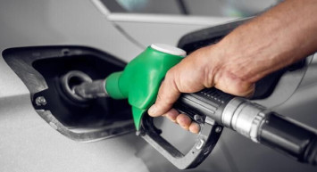 Motorinden sonra indirim sırası benzinde! Benzine 50 kuruş indirim geldi! Sürücüler benzin istasyonlarına yol aldı!