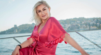 Muazzez Ersoy kimdir, nereli, evli mi? İbo Show Muazzez Ersoy kaç yaşında, gerçek adı nedir? Muazzez Ersoy hayatı ve biyografisi