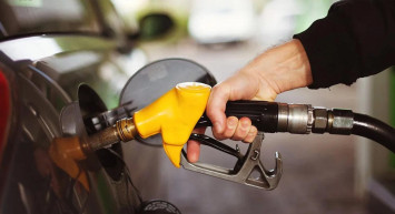 Müjdeli haber duyuruldu: Benzine indirim geliyor! 23 lira bandına çekilecek!