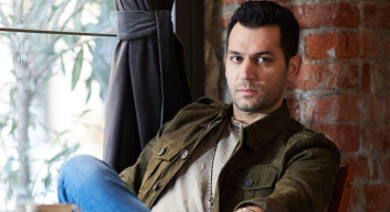 Murat Yıldırım Eşine Hakaret Eden Hayranlarına Tepki Gösterdi