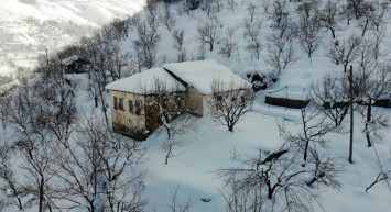 Muş'ta Kar Kalınlığı 1 Metreyi Aştı: Tek Katlı Evler Kara Gömüldü!