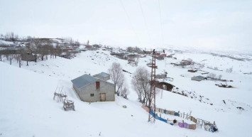 Muş’ta kar yağışı etkili oldu: Bir köy kara gömüldü