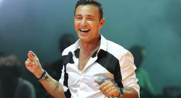 Mustafa Sandal Üç Yıllık İlişkisinde Mutlu Sona Erdi, Cemiyet Güzeliyle Nikah Masasına Oturmaya Hazırlanıyor!