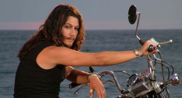 Müziğin efsanevi ismi Barış Akarsu’nun hayatı film oluyor! Barış Akarsu’yu hangi oyuncu canlandıracak? Akarsu'nun hayatı beyaz perdede