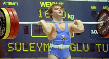 Naim Süleymanoğlu kimdir, nereli ve kaç yaşında? Naim Süleymanoğlu neden öldü, kaç kilo kaldırdı? Cep Herkülü Naim Süleymanoğlu hayat hikayesi ve kariyeri