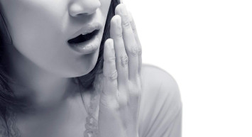 Naneli şeker devri sona eriyor! Ağız kokusundan muzdarip olanların hayatını kurtaracak koku giderici 7 yöntem!