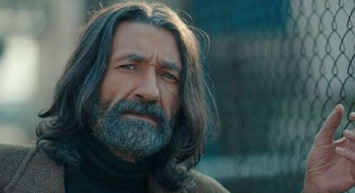 Nebil Sayın kimdir? Nebil Sayın kaç yaşında ve nereli? Nebil Sayın hangi yapımlarda rol aldı? Nebil Sayın biyografisi