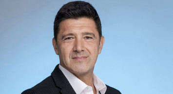 Neler Oluyor Hayatta'nın başarılı sunucusu Hakan Ural, canlı yayında aldığı acı haberle yıkıldı