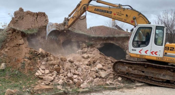 Nevşehir’de Terk Edilmiş Binalar Yıkılıyor