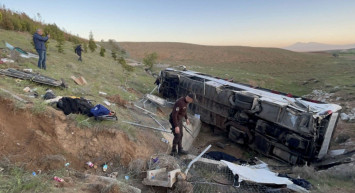 Niğde’de korkunç kaza: Öğrencileri taşıyan otobüs devrildi ölü ve yaralılar var