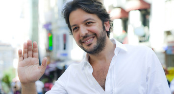 Türkücü Nihat Doğan Sahte Kimlikle Baba Olmaktan Kurtuldu!