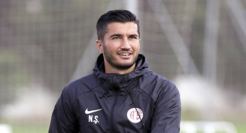 Nuri Şahin kimdir, nereli ve kaç yaşında? Nuri Şahin Antalyaspor’dan ayrıldı mı, neden ayrıldı? Nuri Şahin Antalyaspor’a veda etti