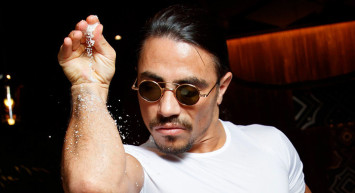 Nusret Annesi İle Birlikte Fotoğrafını Paylaştı!