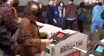 Öğrenciler İstanbul'da ulaşıma yüzde 40 zam kararını protesto etti: Yetersiz Bakiye!