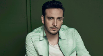 Oğuzhan Koç’la ilgili çok konuşulacak iddia! Evlilik arifesindeki sanatçı yağlarından kurtulmak için bıçak altına yattı