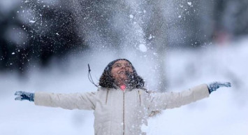Okullar tatil mi, kar tatili olan iller:  İstanbul, Ankara, Bursa 15 Mart Salı günü hangi illerde kar tatili var?