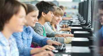 Okullarda öğretmensiz sınıf dönemi: Dersler bilgisayar ve kulaklıkla yapılacak